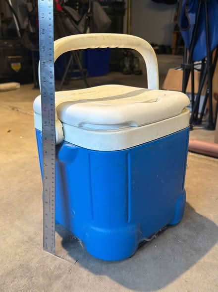 Photo of free Igloo Ice Cube 9-Pack Bvg Cooler (Darien - near 75th x Cass Ave.) #1