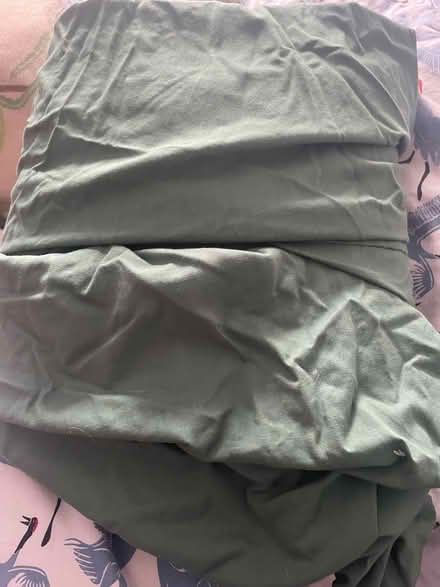 Photo of free Single bedding plus one Kingsize fitted sheet (The Batch BS30) #4