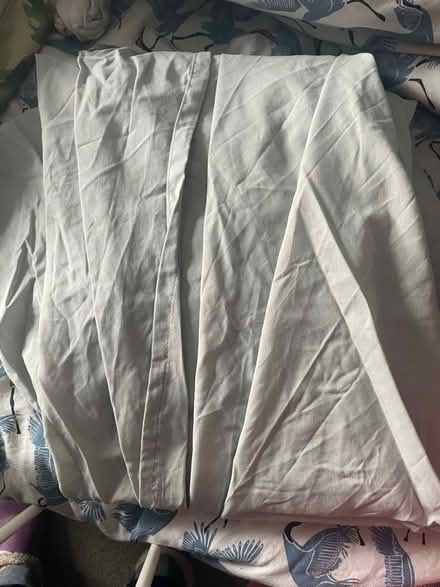 Photo of free Single bedding plus one Kingsize fitted sheet (The Batch BS30) #2