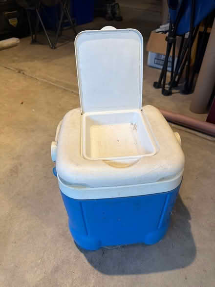 Photo of free Igloo Ice Cube 9-Pack Bvg Cooler (Darien - near 75th x Cass Ave.) #4