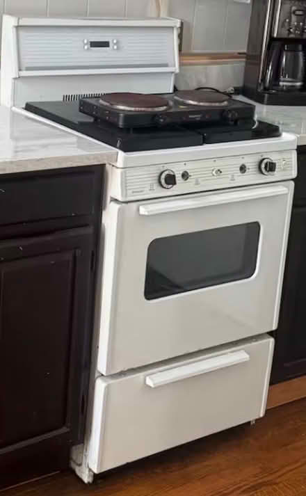 Photo of free Stove and refrigerator (Stuyvesant Heights) #2