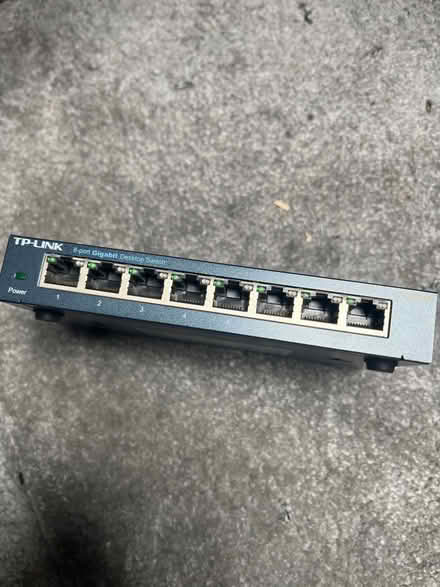 Photo of free 8 port gigabit desktop switch (Romford RM7) #1