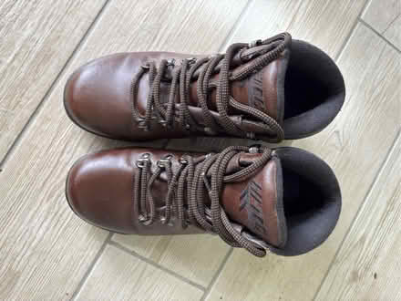 Photo of free Size 6 ladies leather walking boots in excellent condition (Elmers End BR3) #4