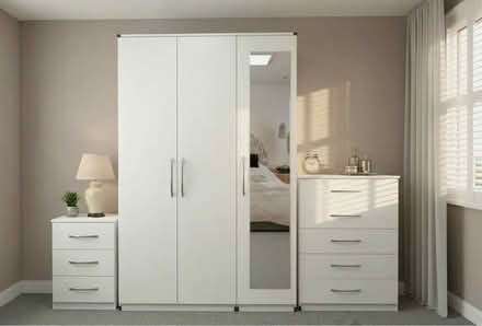 Photo of Bedroom furniture and decor (Oakwood LS8) #1