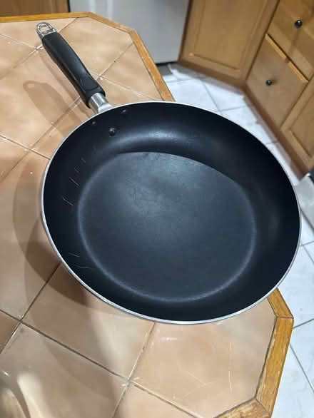 Photo of free Kitchen cookware (Stuyvesant Heights) #1