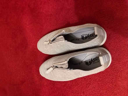 Photo of free Pair Women’s shoes (Burneside LA9) #1