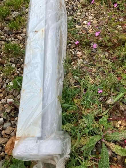 Photo of free Long fluorescent tube light (Lower Morden SM4) #3