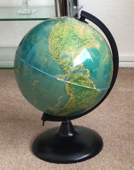Photo of free World Globe. (Sutton Courtenay OX14) #1