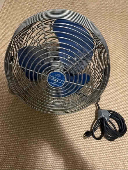 Photo of free 2 fans - do NOT work (16th st hts dc) #1