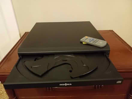 Photo of free 5 CD player (central calgary) #2
