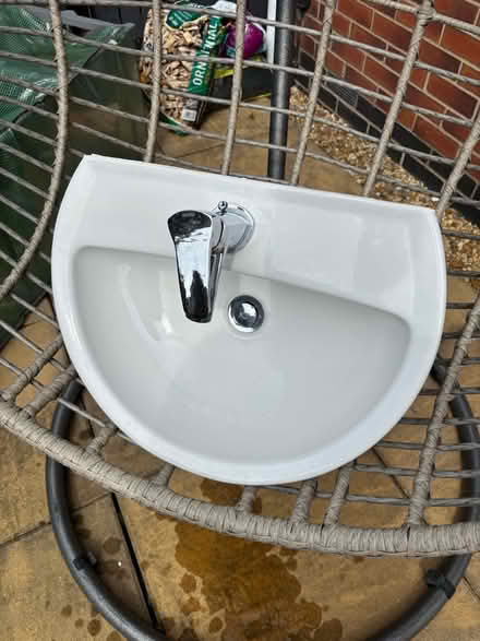 Photo of free Sink and Pedestal for Bathroom (Heanor DE7) #1