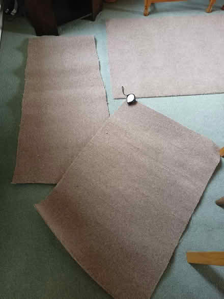 Photo of free 3 pieces of Mauve carpet (unused) (Wellingborough NN8 5) #1