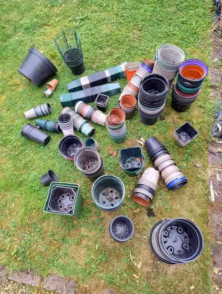 Photo of free Plastic plant pots, various sizes (Top Amersham HP6) #1