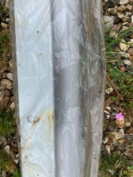 Photo of free Long fluorescent tube light (Lower Morden SM4) #2