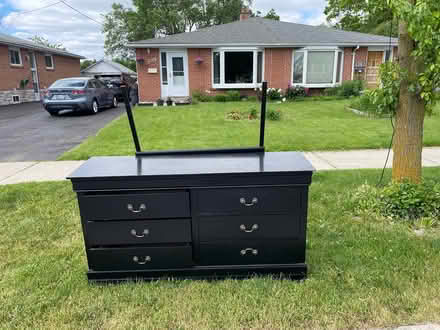 Photo of free Curb not mine dresser (l5b) #1