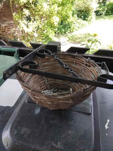 Photo of free Planter and hanger (Chapel Allerton LS7) #1