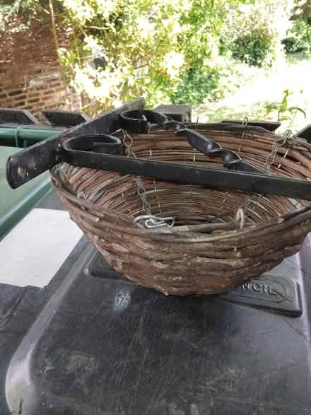 Photo of free Planter and hanger (Chapel Allerton LS7) #2