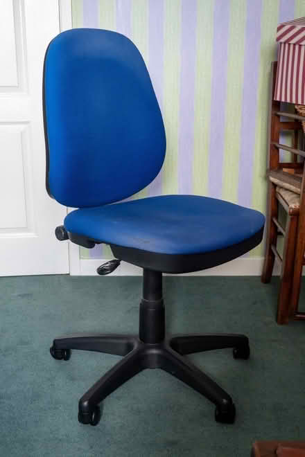 Photo of free Swivel office chair (Sandygate S10) #1