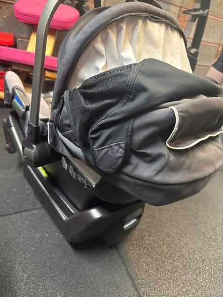 Photo of free Nuna infant Isofix car seat (WR4 warndon) #2