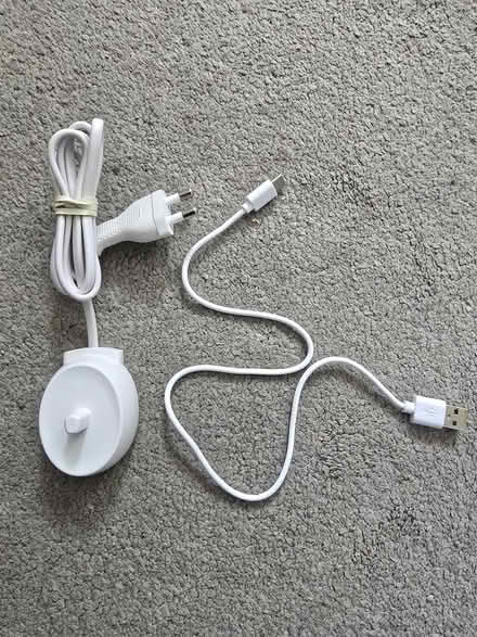 Photo of free Oral B toothbrush charger & USB (IG6 3s) #1