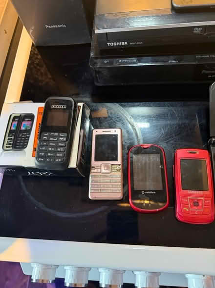 Photo of free Phones iPad dvd player and more (Kingswood Bristol BS15) #4