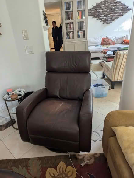 Photo of free Leather recliner (Cuernavaca) #3