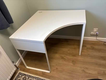 Photo of free White corner desk (Little Whelnetham) #1