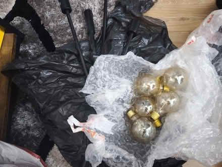 Photo of free 6 Bulb ceiling light (Coulsdon, CR5) #2