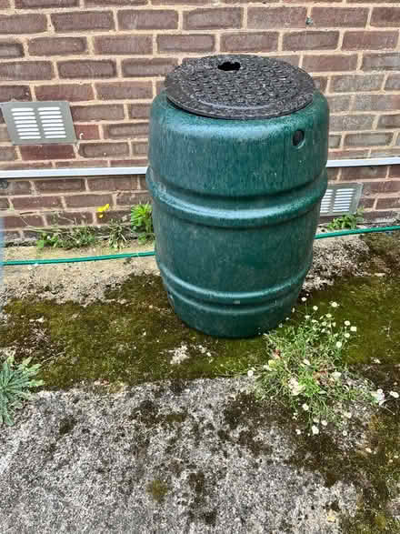 Photo of free Full size water butt with lid and tap. (Hoddesdon EN11) #2
