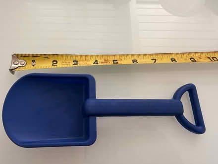 Photo of free Sand toy shovel (Sunnyvale (Wolfe)) #1