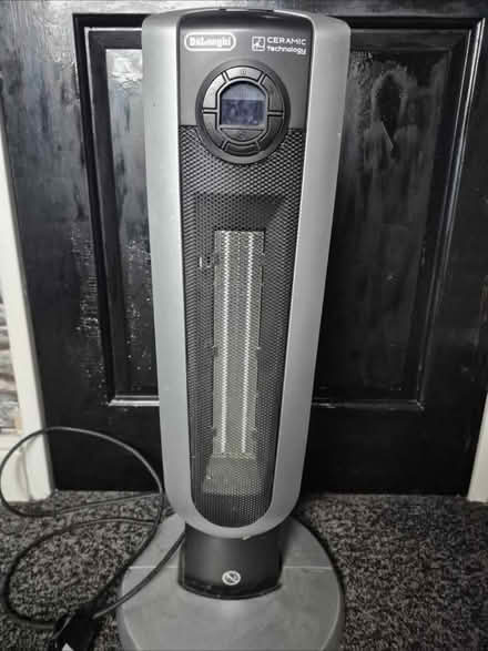 Photo of free De'Longhi Tower Heater (Prescot Merseyside) #1