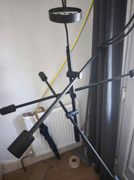 Photo of free 6 Bulb ceiling light (Coulsdon, CR5) #1
