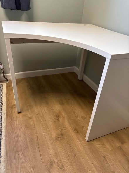 Photo of free White corner desk (Little Whelnetham) #2