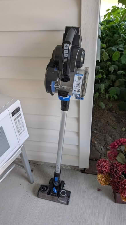 Photo of free For parts hoover cordless vacuum (Tricities / lower mainland) #1