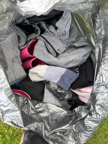 Photo of free At the curb - KIDS THINGS (Blackburn Hamlet) #1