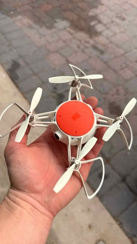 Photo of free Small drone (Clarendon metro,Arlington, VA) #1