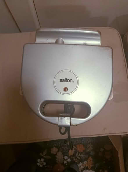 Photo of free Waffle Maker (White Center) #2