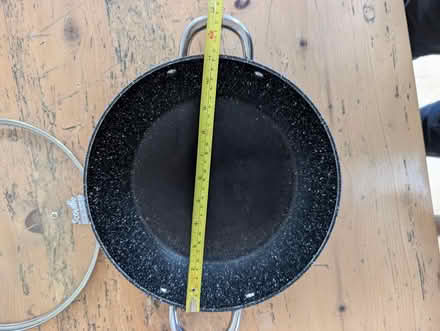 Photo of free 11"/28cm Wok with lid (Lion Gate TW9) #4