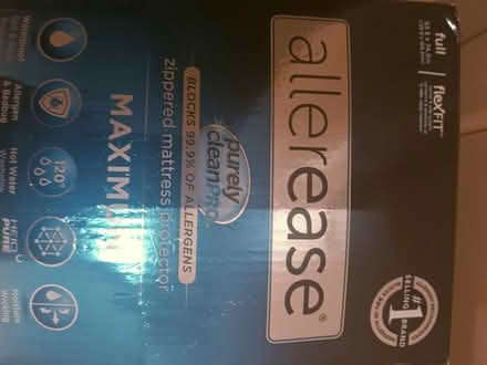 Photo of free Mattress Protector (White Center) #2