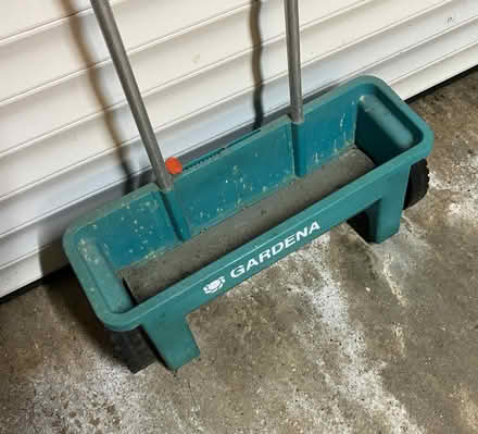 Photo of free Lawn sand/fertiliser dispenser (PE28) #2