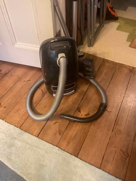 Photo of free Old but working vacuum cleaner (Brixton SW2) #1