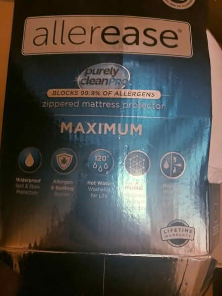 Photo of free Mattress Protector (White Center) #1