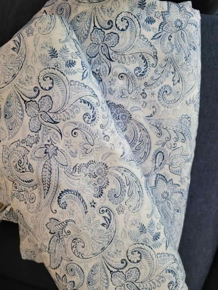 Photo of free Queen lightweight sheets (North Oakland) #1