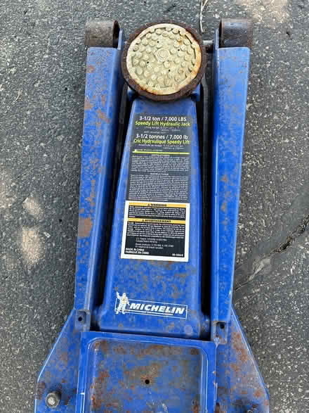 Photo of free Michelin 31/2 ton jack (Manotick) #2