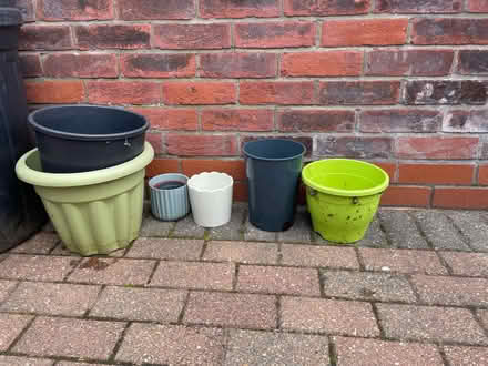 Photo of free 4 plastic plant pots and 2 ceramic flower pots (Colchester CO4) #1