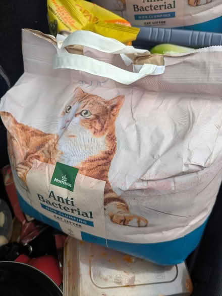 Photo of free 2 x new unopened 8L bags cat litter (DL6) #1