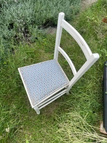 Photo of free Little white chair (AL2 / SG6) #1