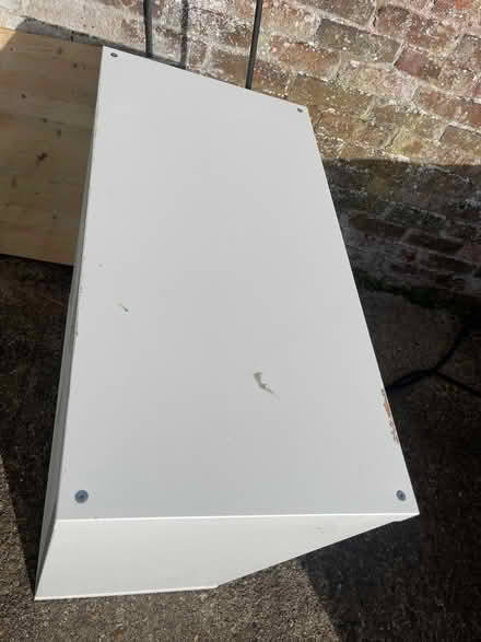 Photo of free IKEA Kallax 2x2 white cube. (Chesham HP5) #2