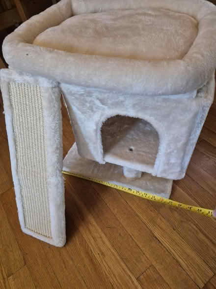 Photo of free Cat tree / house (20817) #2