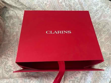 Photo of free Clarins gift box and bag (RH12) #1